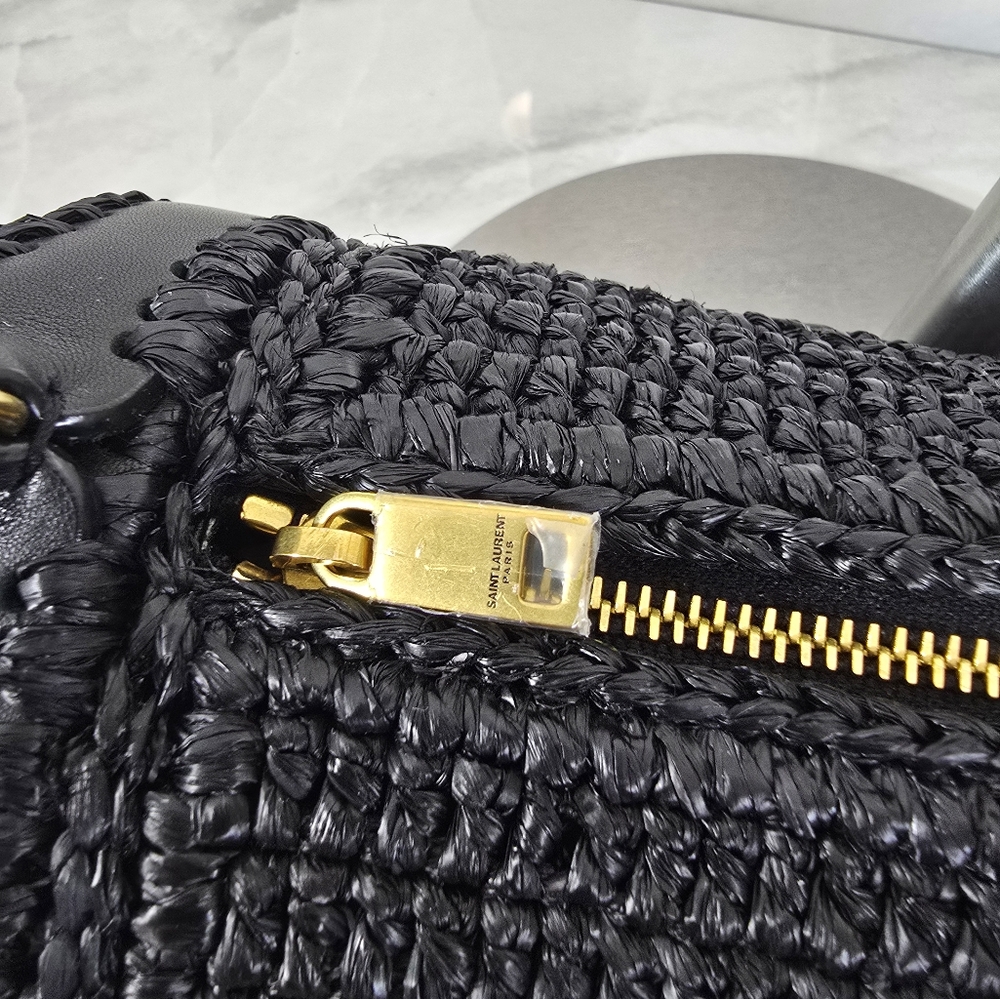 🔥RARE🔥Yves Saint Laurent Black Woven Raffia Shoulder Bag - Picture 3 of 10